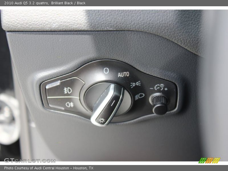 Brilliant Black / Black 2010 Audi Q5 3.2 quattro
