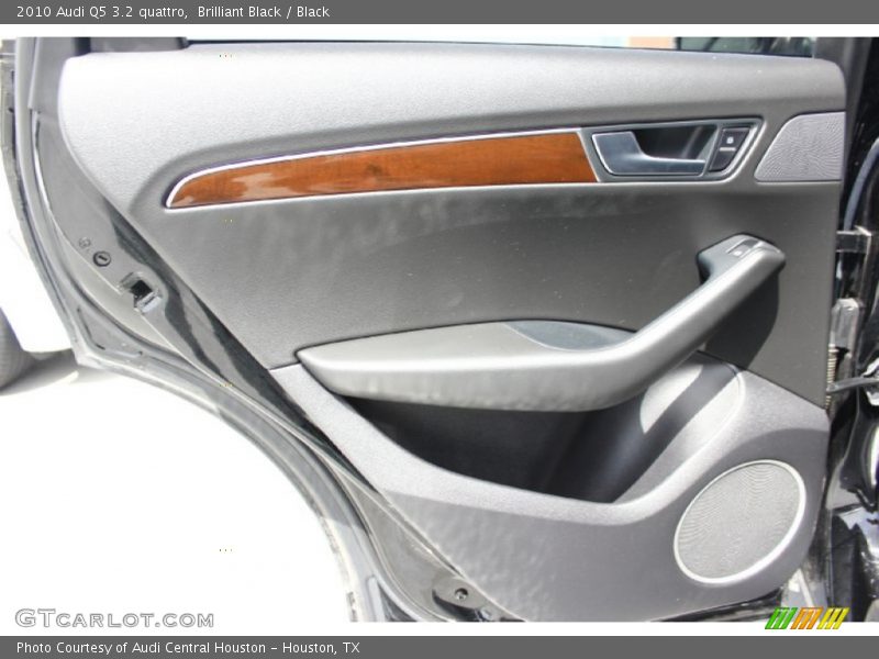 Brilliant Black / Black 2010 Audi Q5 3.2 quattro