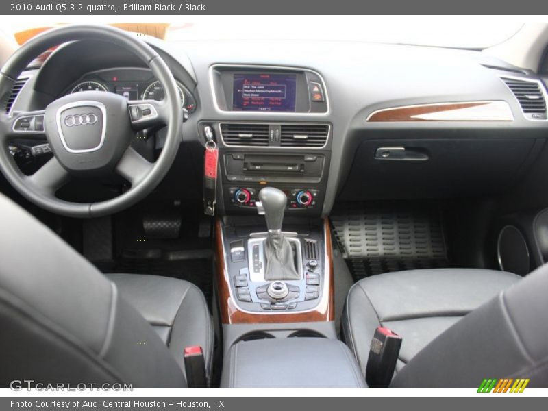 Brilliant Black / Black 2010 Audi Q5 3.2 quattro