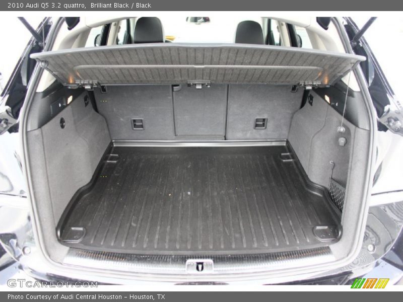 Brilliant Black / Black 2010 Audi Q5 3.2 quattro
