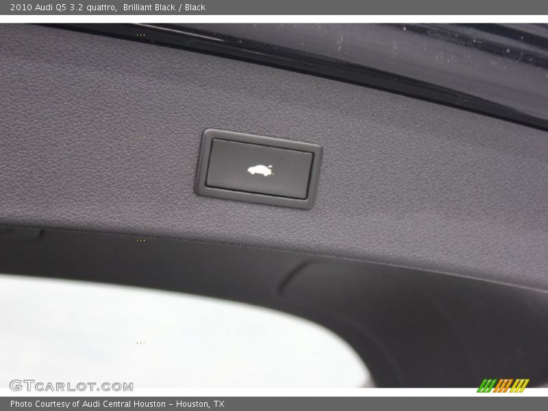 Brilliant Black / Black 2010 Audi Q5 3.2 quattro
