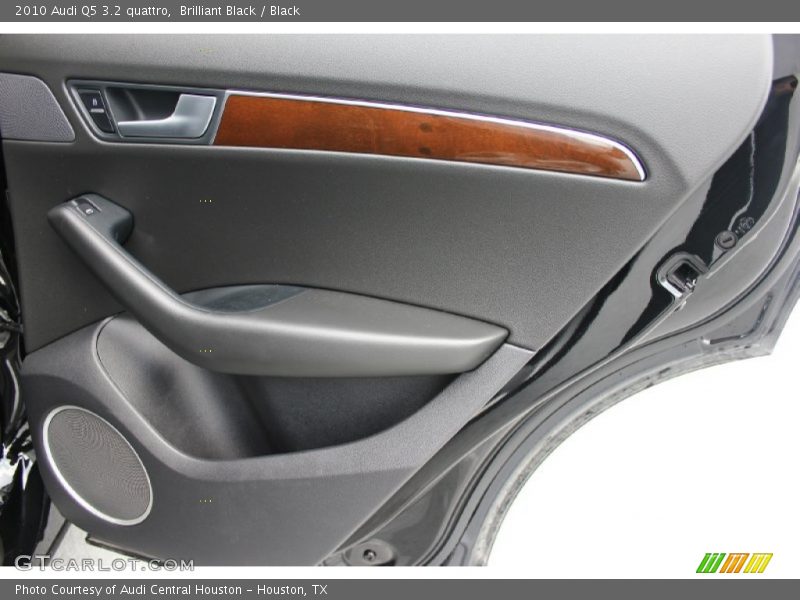 Brilliant Black / Black 2010 Audi Q5 3.2 quattro