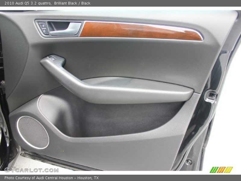 Brilliant Black / Black 2010 Audi Q5 3.2 quattro