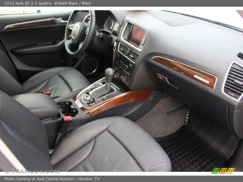 Brilliant Black / Black 2010 Audi Q5 3.2 quattro