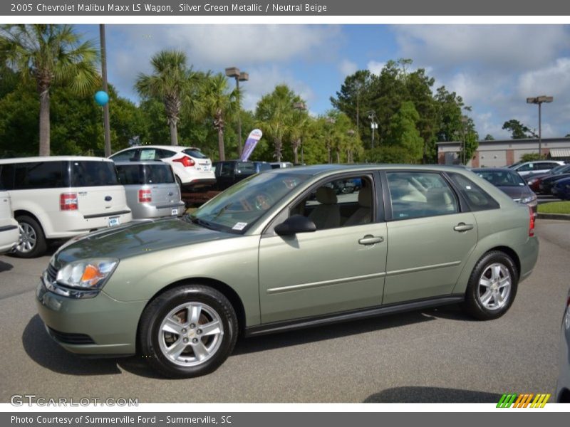 Front 3/4 View of 2005 Malibu Maxx LS Wagon