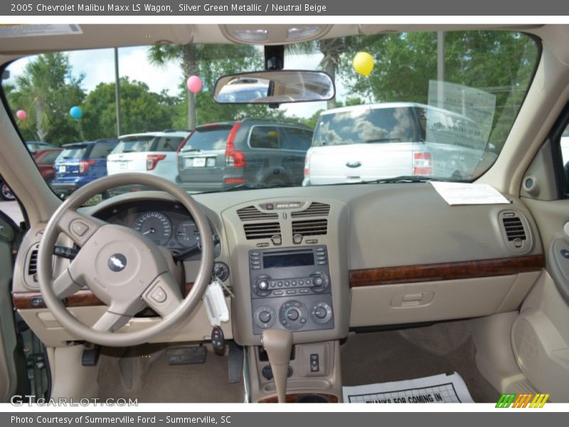 Dashboard of 2005 Malibu Maxx LS Wagon