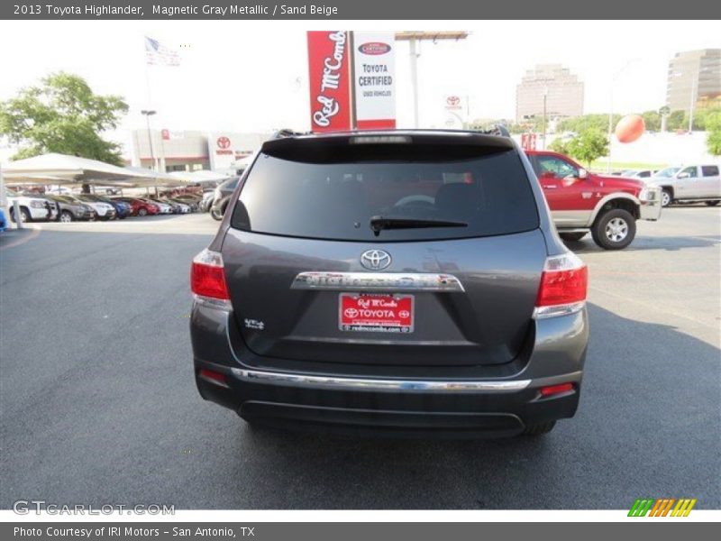 Magnetic Gray Metallic / Sand Beige 2013 Toyota Highlander