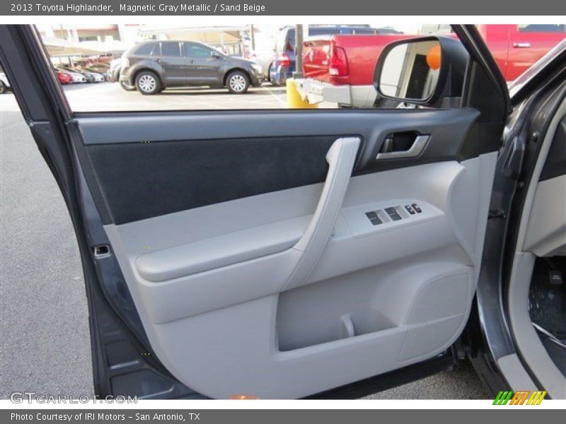 Magnetic Gray Metallic / Sand Beige 2013 Toyota Highlander