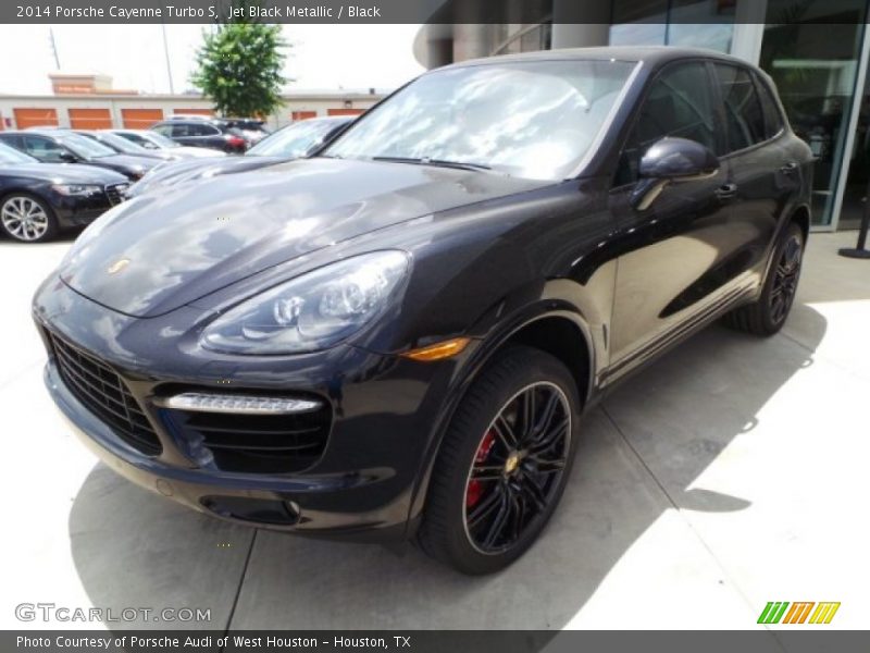 Front 3/4 View of 2014 Cayenne Turbo S