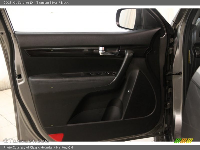 Titanium Silver / Black 2013 Kia Sorento LX