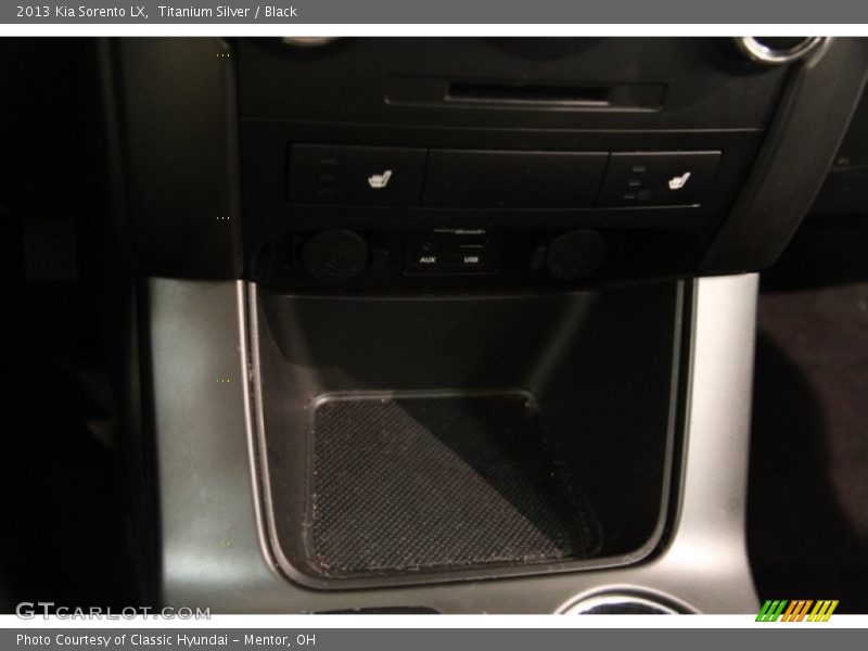 Titanium Silver / Black 2013 Kia Sorento LX