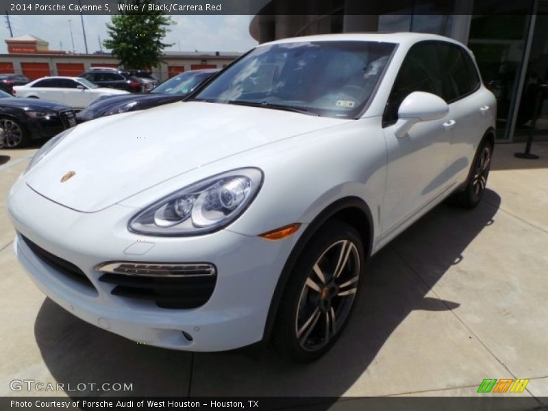 Front 3/4 View of 2014 Cayenne S