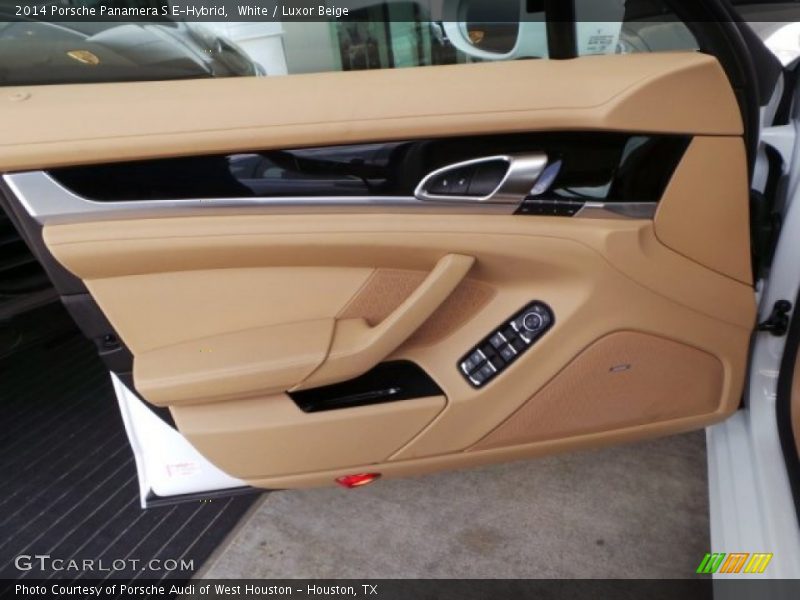 Door Panel of 2014 Panamera S E-Hybrid