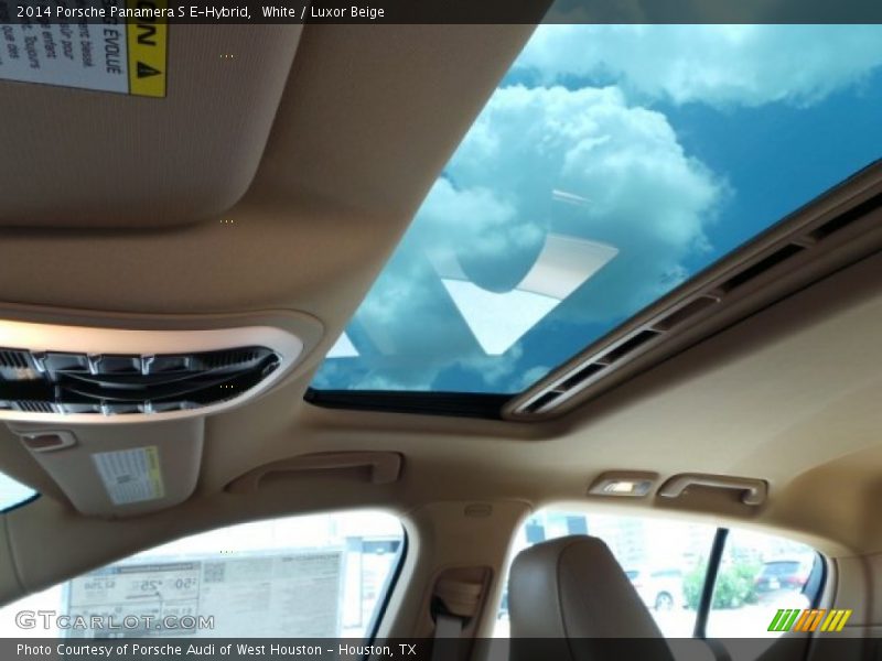 Sunroof of 2014 Panamera S E-Hybrid