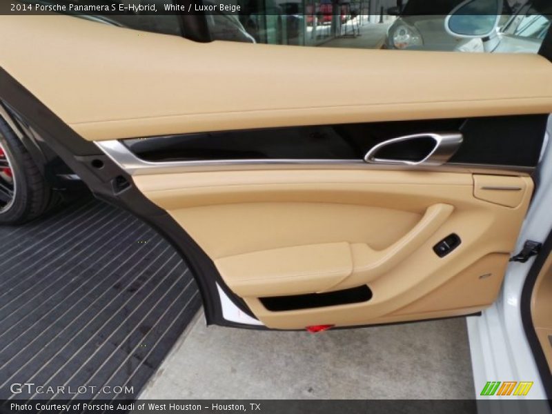 Door Panel of 2014 Panamera S E-Hybrid