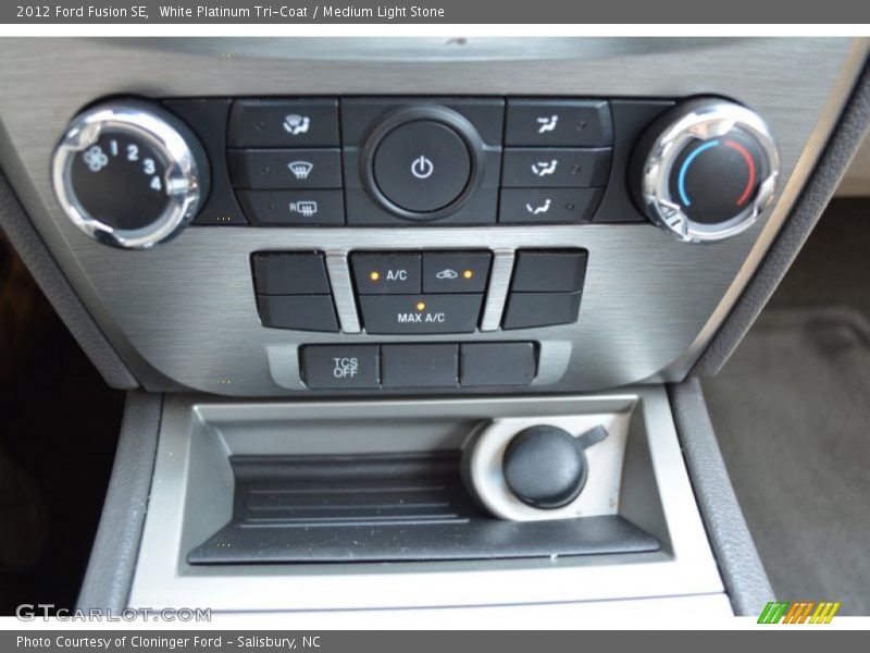 White Platinum Tri-Coat / Medium Light Stone 2012 Ford Fusion SE