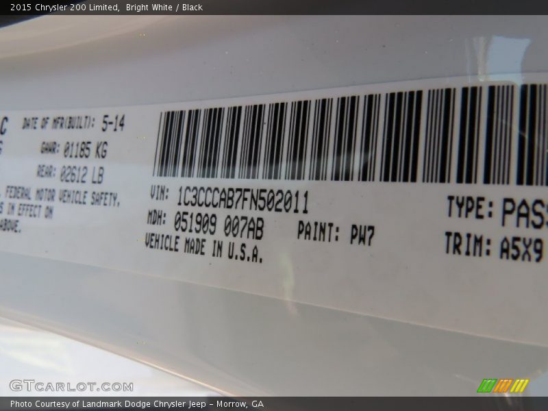 Bright White / Black 2015 Chrysler 200 Limited
