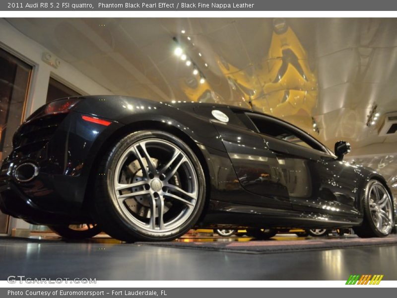 Phantom Black Pearl Effect / Black Fine Nappa Leather 2011 Audi R8 5.2 FSI quattro