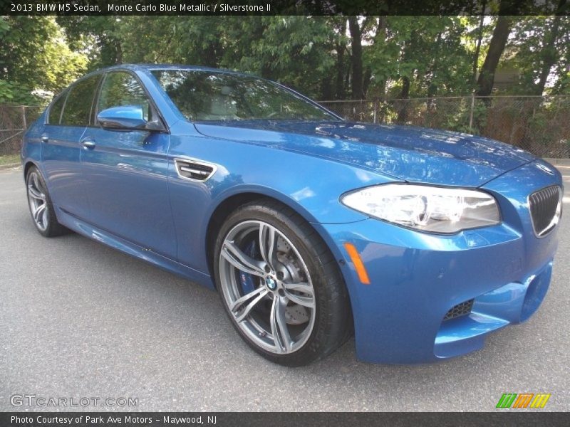 Front 3/4 View of 2013 M5 Sedan