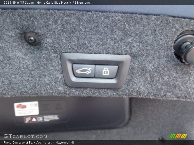 Monte Carlo Blue Metallic / Silverstone II 2013 BMW M5 Sedan