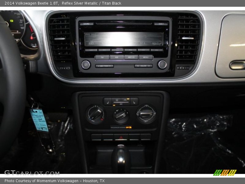 Reflex Silver Metallic / Titan Black 2014 Volkswagen Beetle 1.8T