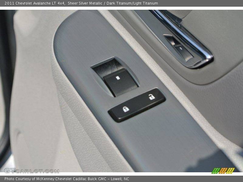 Sheer Silver Metallic / Dark Titanium/Light Titanium 2011 Chevrolet Avalanche LT 4x4