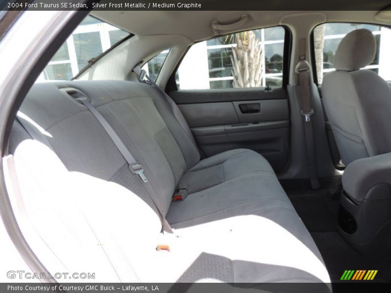 Silver Frost Metallic / Medium Graphite 2004 Ford Taurus SE Sedan