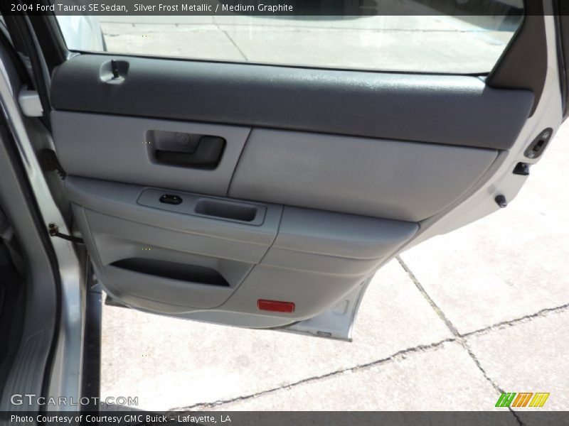 Silver Frost Metallic / Medium Graphite 2004 Ford Taurus SE Sedan