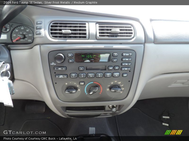 Silver Frost Metallic / Medium Graphite 2004 Ford Taurus SE Sedan