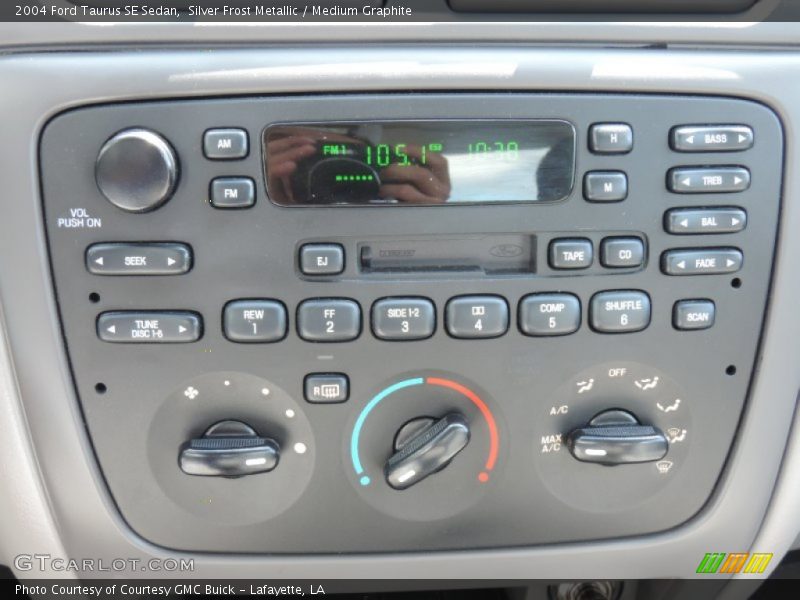 Silver Frost Metallic / Medium Graphite 2004 Ford Taurus SE Sedan