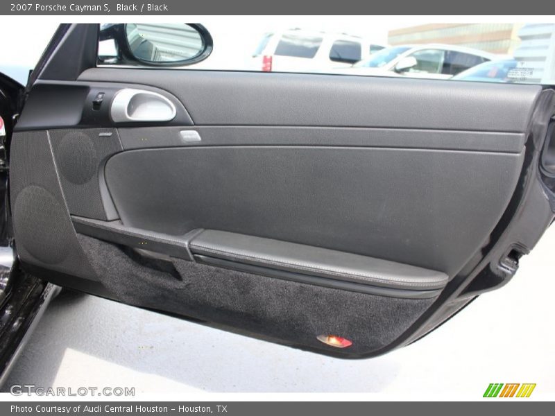 Door Panel of 2007 Cayman S