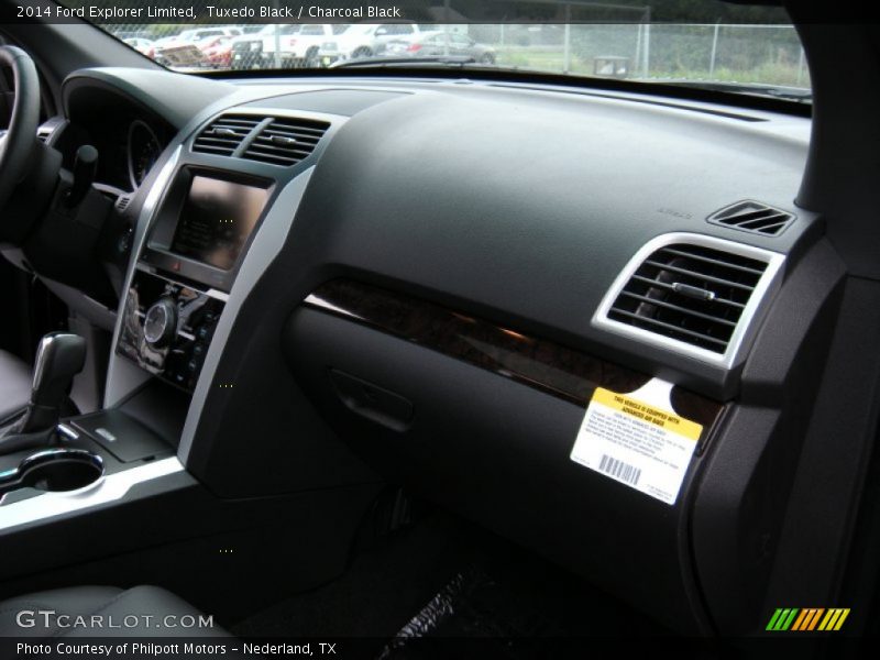 Tuxedo Black / Charcoal Black 2014 Ford Explorer Limited