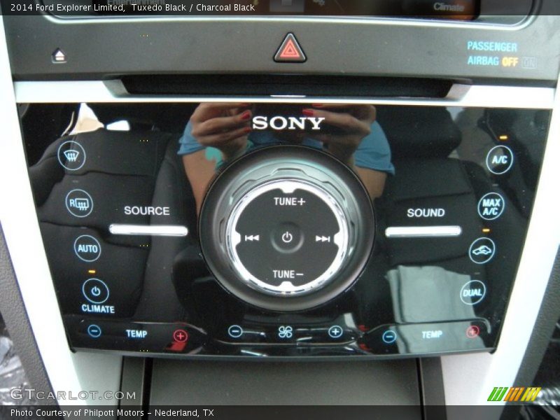 Tuxedo Black / Charcoal Black 2014 Ford Explorer Limited
