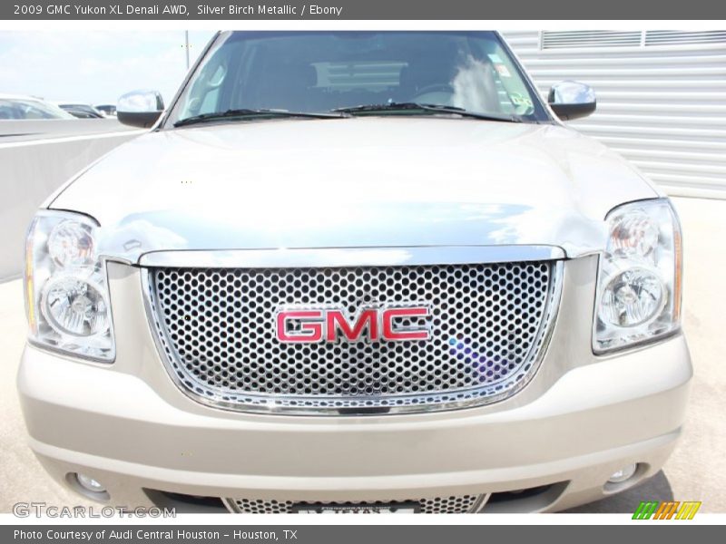 Silver Birch Metallic / Ebony 2009 GMC Yukon XL Denali AWD