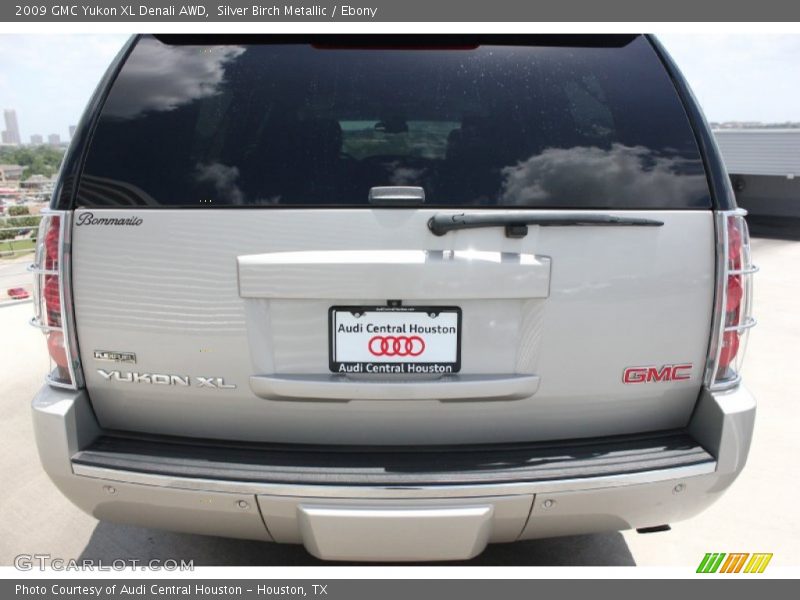 Silver Birch Metallic / Ebony 2009 GMC Yukon XL Denali AWD