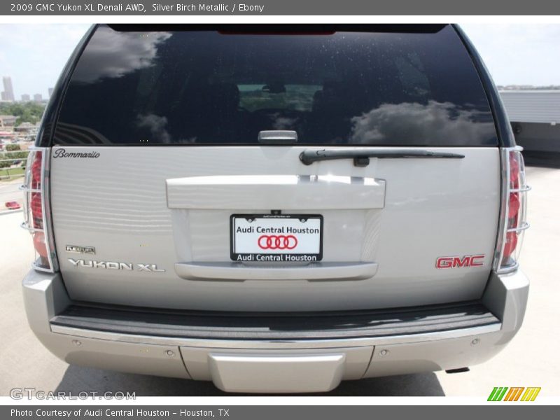 Silver Birch Metallic / Ebony 2009 GMC Yukon XL Denali AWD