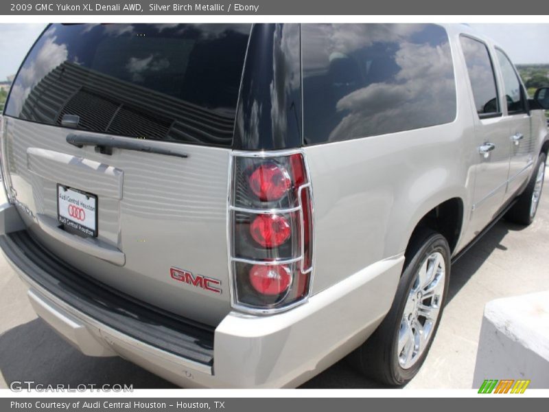 Silver Birch Metallic / Ebony 2009 GMC Yukon XL Denali AWD