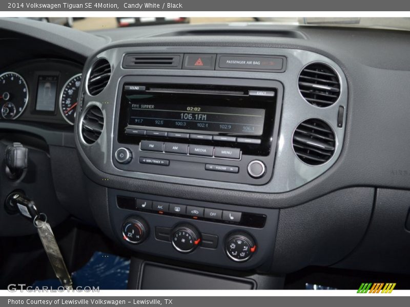Controls of 2014 Tiguan SE 4Motion