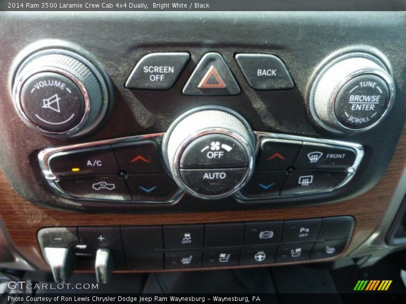 Bright White / Black 2014 Ram 3500 Laramie Crew Cab 4x4 Dually