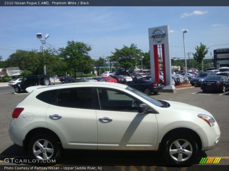 Phantom White / Black 2010 Nissan Rogue S AWD