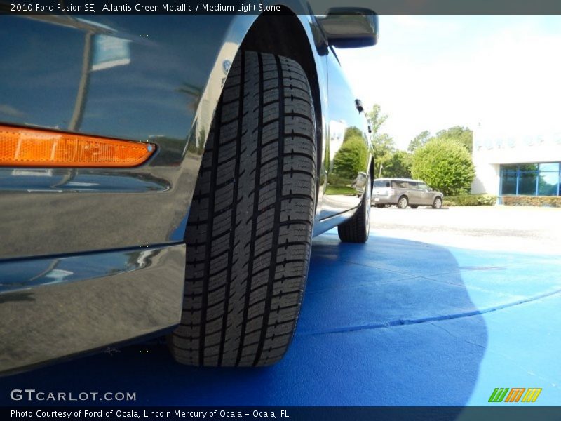 Atlantis Green Metallic / Medium Light Stone 2010 Ford Fusion SE