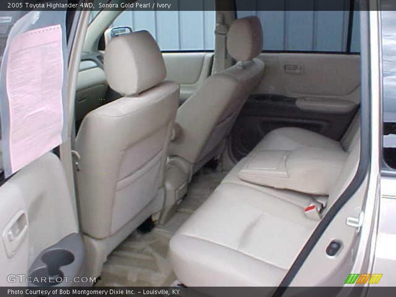 Sonora Gold Pearl / Ivory 2005 Toyota Highlander 4WD