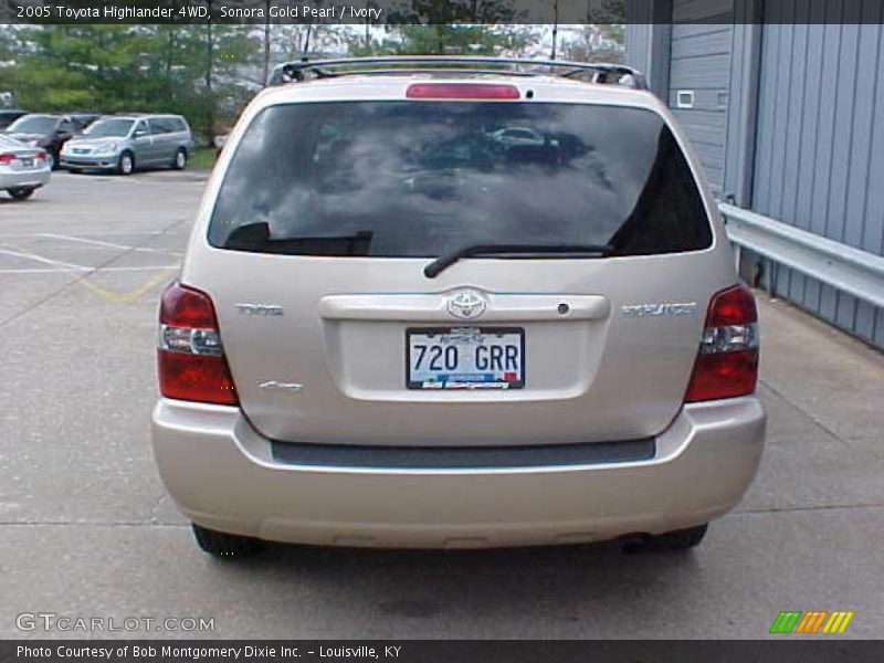 Sonora Gold Pearl / Ivory 2005 Toyota Highlander 4WD