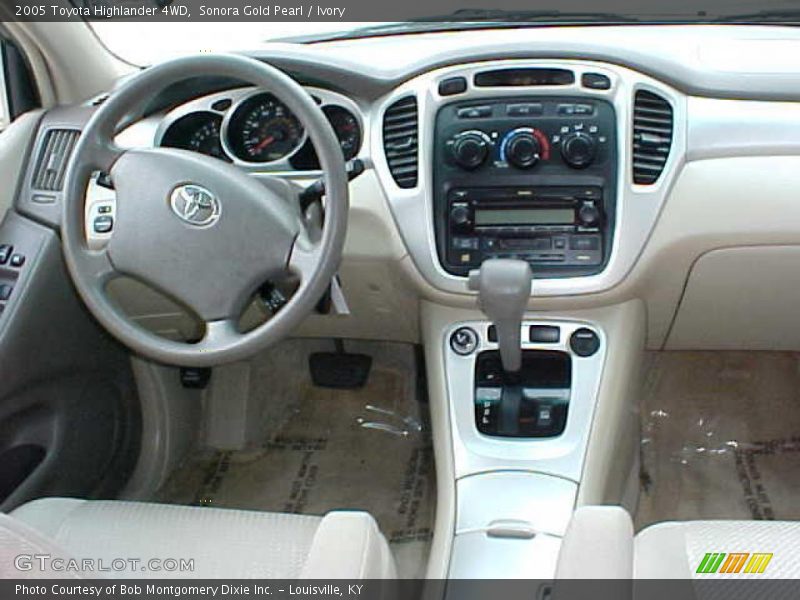 Sonora Gold Pearl / Ivory 2005 Toyota Highlander 4WD