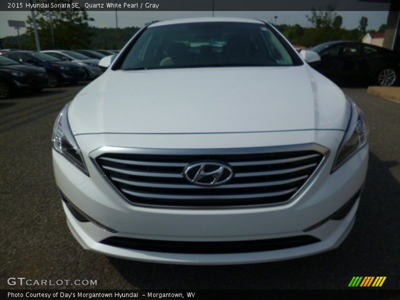 Quartz White Pearl / Gray 2015 Hyundai Sonata SE