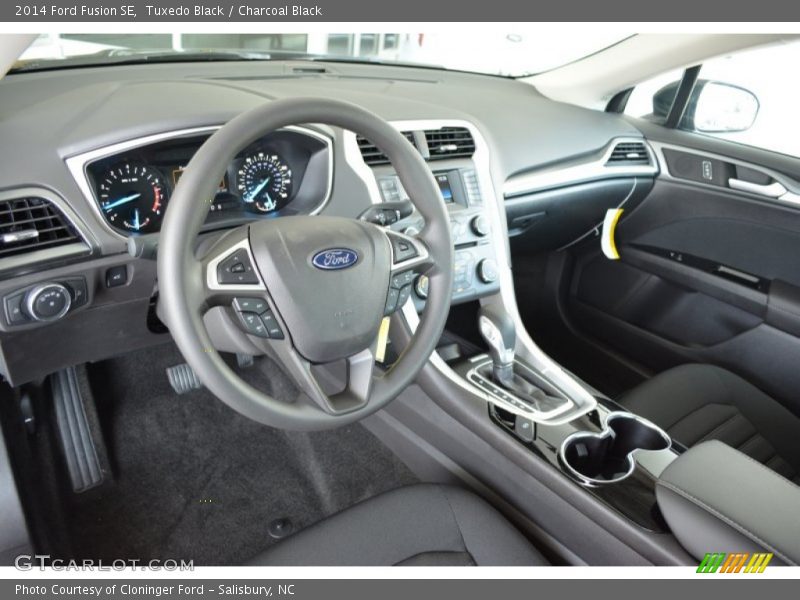 Tuxedo Black / Charcoal Black 2014 Ford Fusion SE