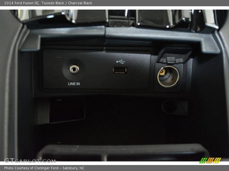 Tuxedo Black / Charcoal Black 2014 Ford Fusion SE