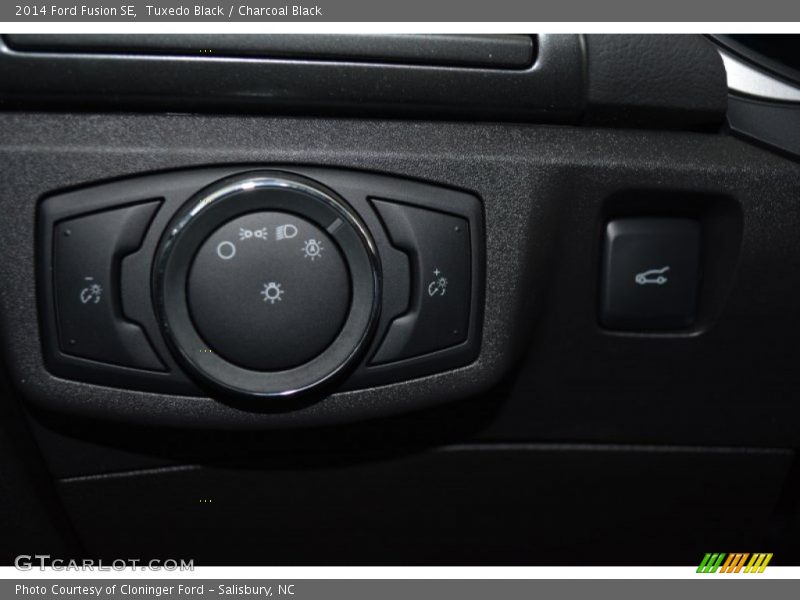 Tuxedo Black / Charcoal Black 2014 Ford Fusion SE
