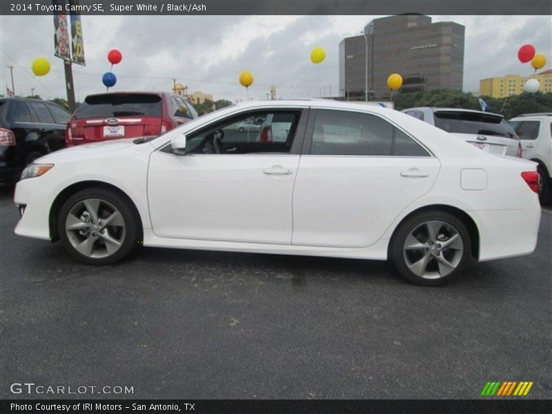 Super White / Black/Ash 2014 Toyota Camry SE