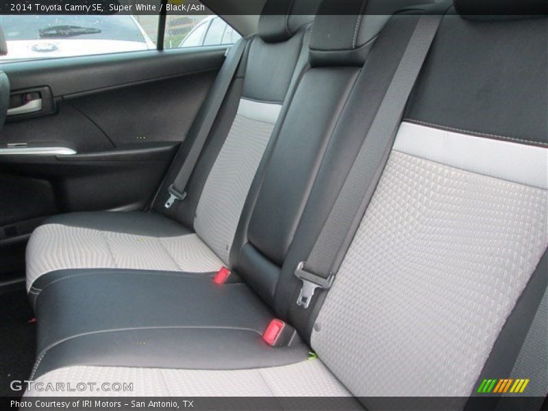 Super White / Black/Ash 2014 Toyota Camry SE